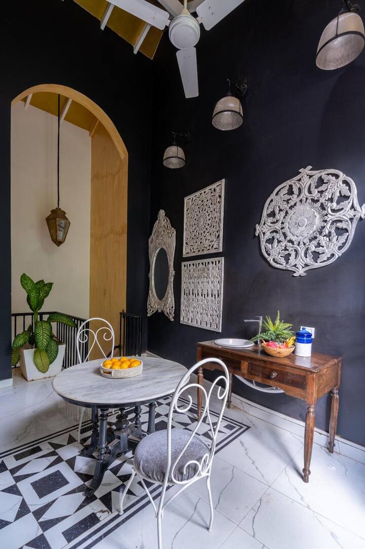 Dining area image 2