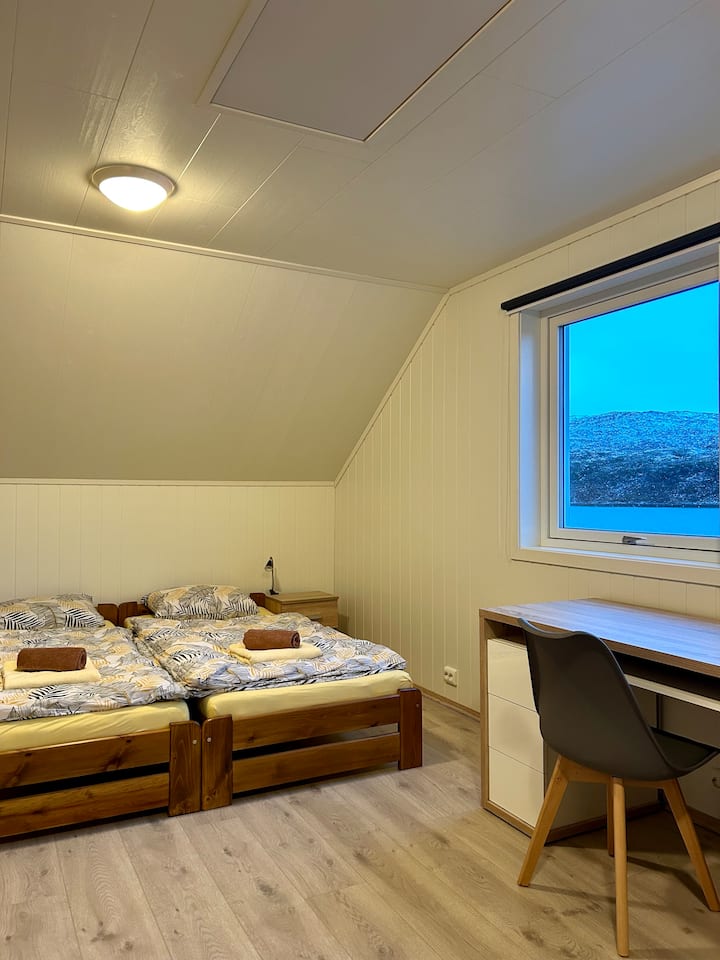 18 m² bedroom with 3 single beds, large windows, wardrobe with stunning sea and mountain views.