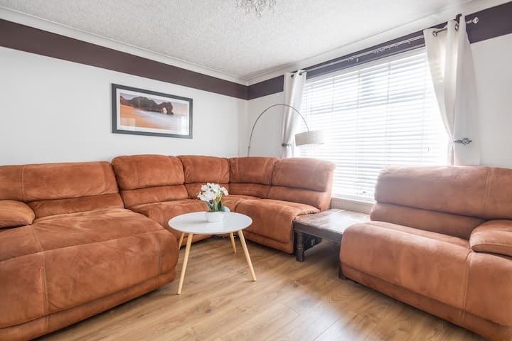 Relaxing 3-bedroom Retreat House Free Parking 8ppl - Sherwood Forest