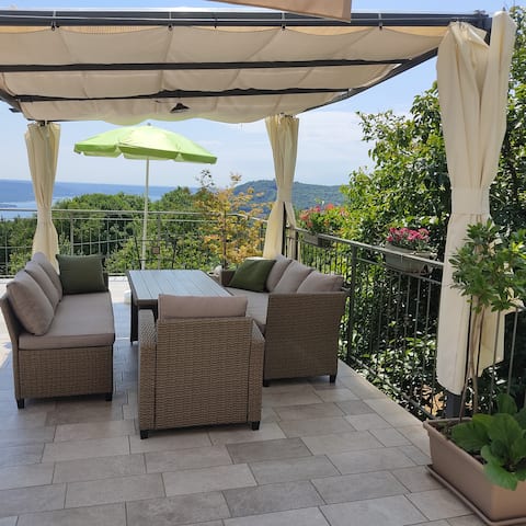 Terrace with stunning lake view.