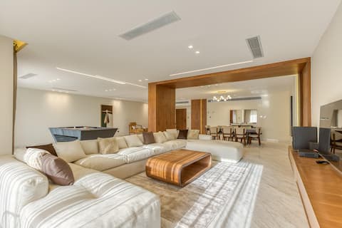 Spacious 450 sqm 3-BR + Maid’s Room |Prime View|SP