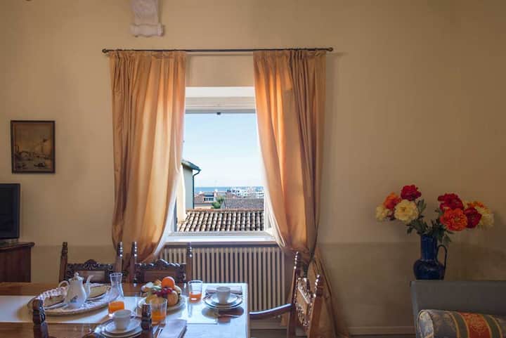 Elegante Bilocale Con Vista Mare. - Fano