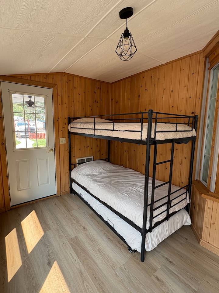 Trojitá poschodová posteľ! 