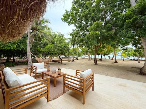 Charming oceanfront cabin in Balsillas