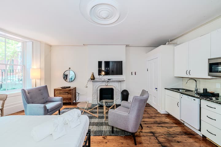 Beacon Hill Charm - Prime Boston Stay - Boston, MA