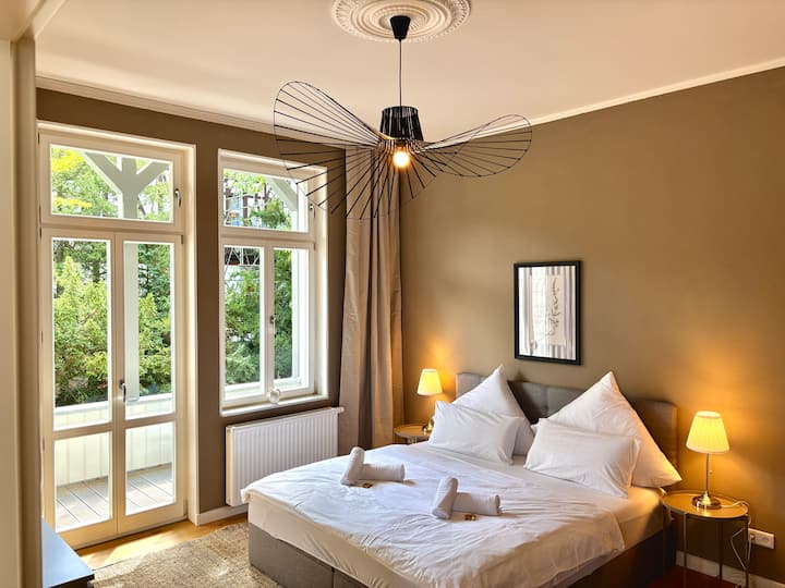 Manželská posteľ s pružinovým systémom (180 x 200 cm)