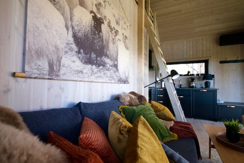 Top Airbnb: Ekorntoppen Tree Top Cabin in Åmot