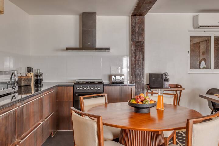 Dining area image 1