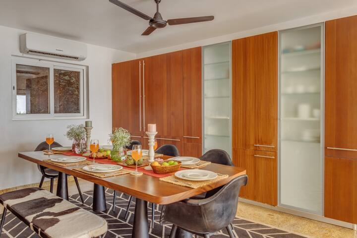 Dining area image 2