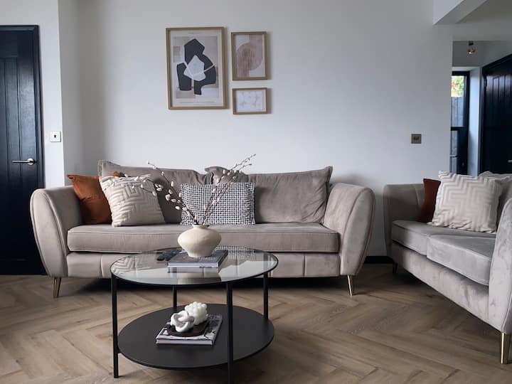 Stunning Modern 3bed House, Free Parking & Garden - Leeds