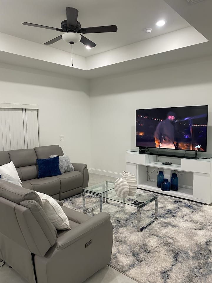 Sunset Acres Retreat - Lehigh Acres, FL