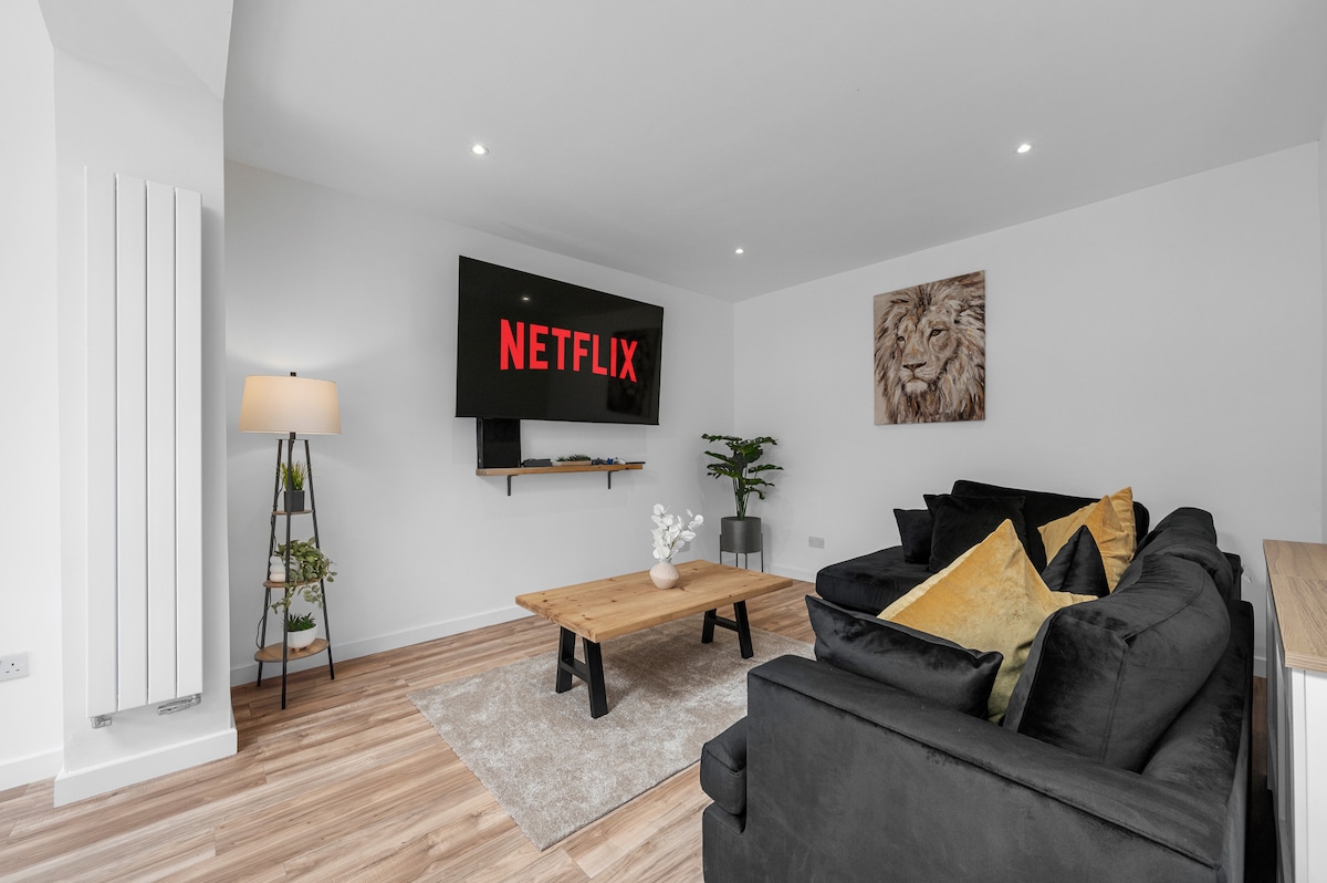 Top performing Airbnb: Brand New 6 Bedroom Home in Greater Manchester in Greater Manchester