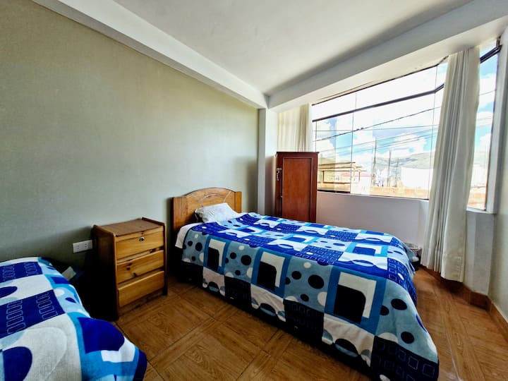 Este dormitorio tiene 2 camas individuales, se puede habilitar la 2da cama a petición del huésped.