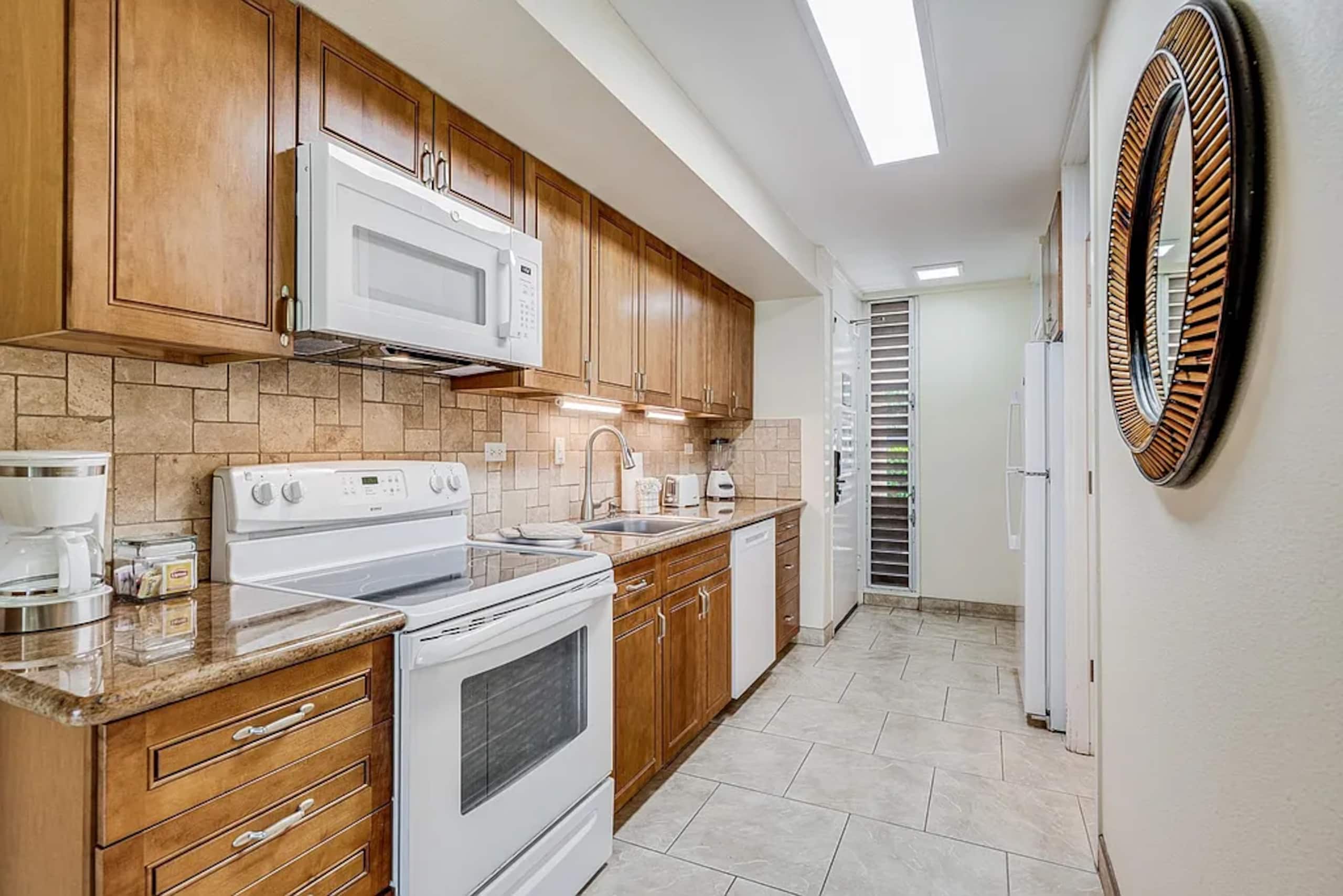 Condo in Lahaina · ★4.75 · 1 bedroom · 2 beds · 1 bath - Image 5
