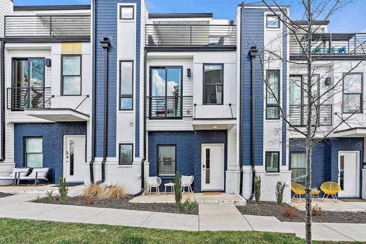 Lucky #7 Hip East Nash Townhome + Rooftop Deck - Houses for Rent