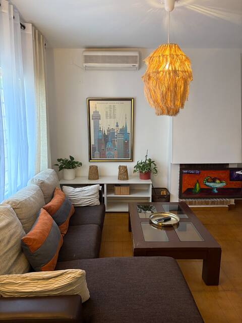 Top Airbnb: Charming Villa in Benidorm , very sunny! in Benidorm