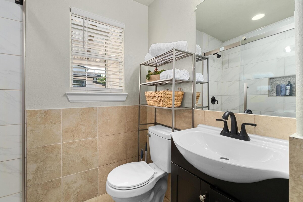 Cozy Austin Retreat | 2BR Near Downtown & UT