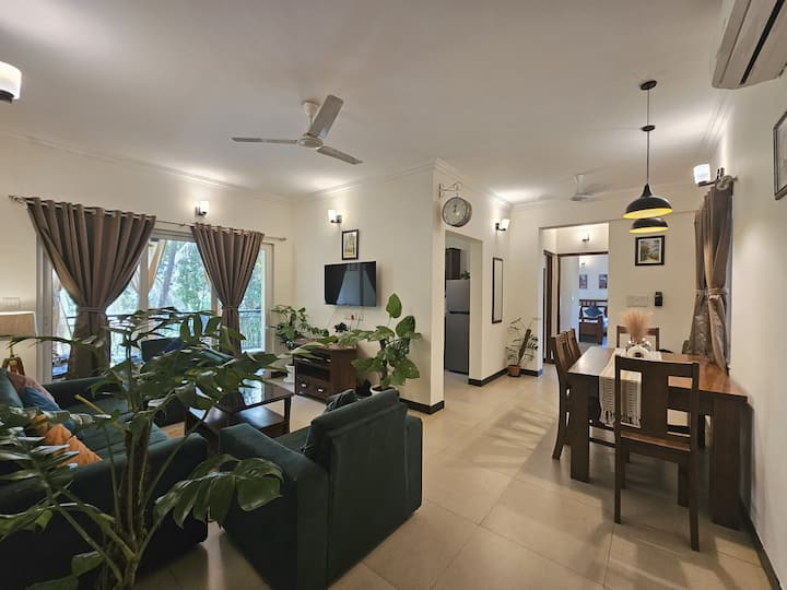 Tranquil 2bhk Retreat: Balcony Overlooking Fields - Goa