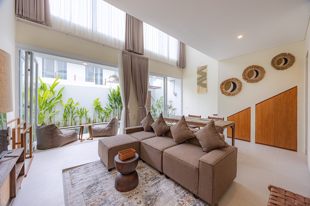 Villa in Pererenan · ★4.17 · 1 bedroom · 1 bed · 1.5 private baths, Airbnb karşılaştırması