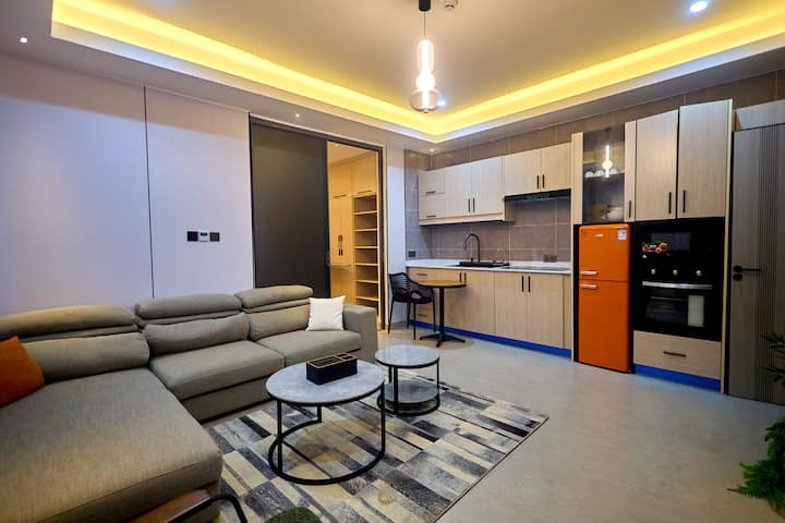 1b Suite/swimmimg Pool/gym/east Legon/rooftop - Accra