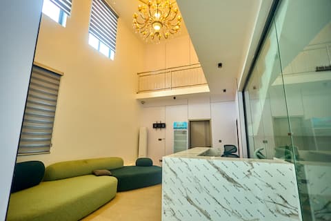 Luxury pool/1B Flat/Gym/Rooftop/ East legon