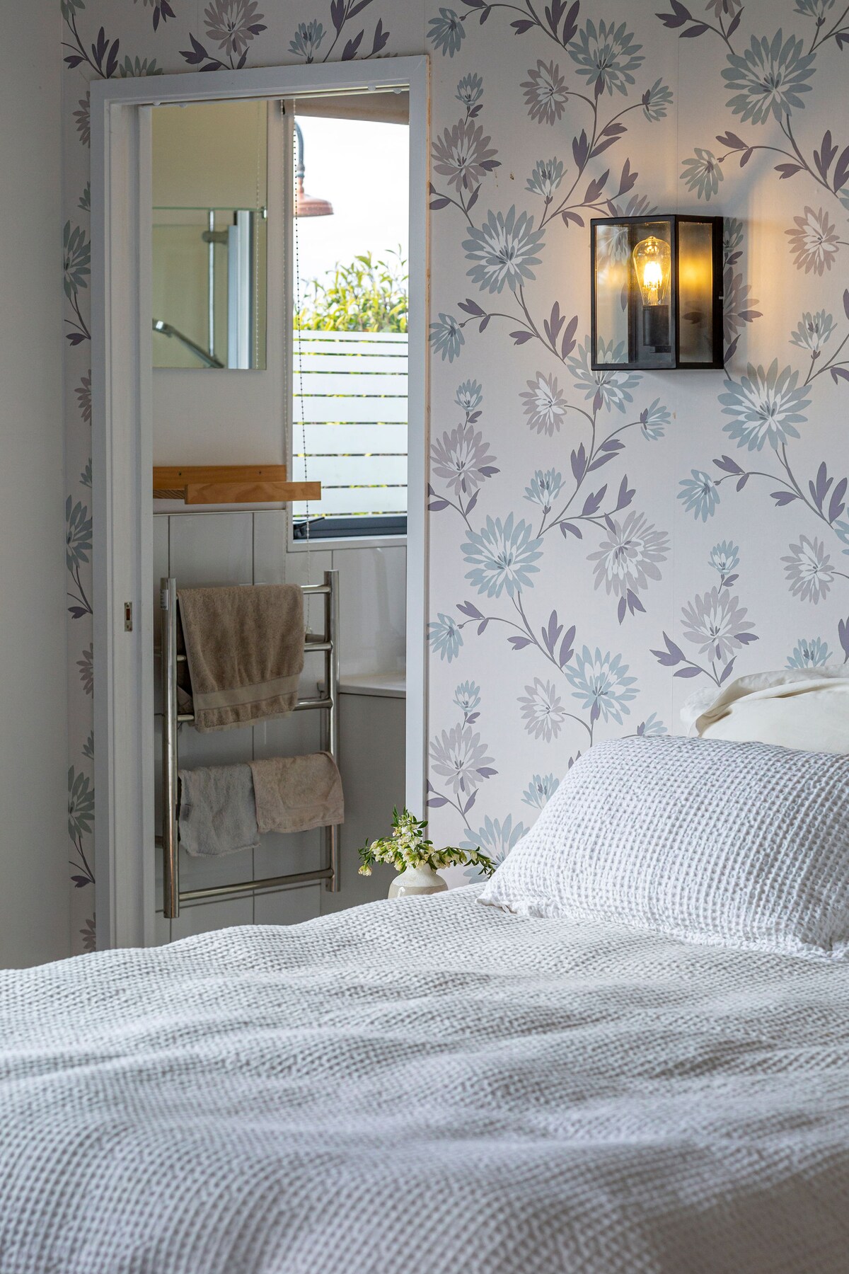 主卧室配有套间，也与卧室 4 相连。