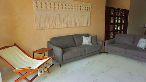 Top performing Airbnb: Colibri Apartment in Valladolid