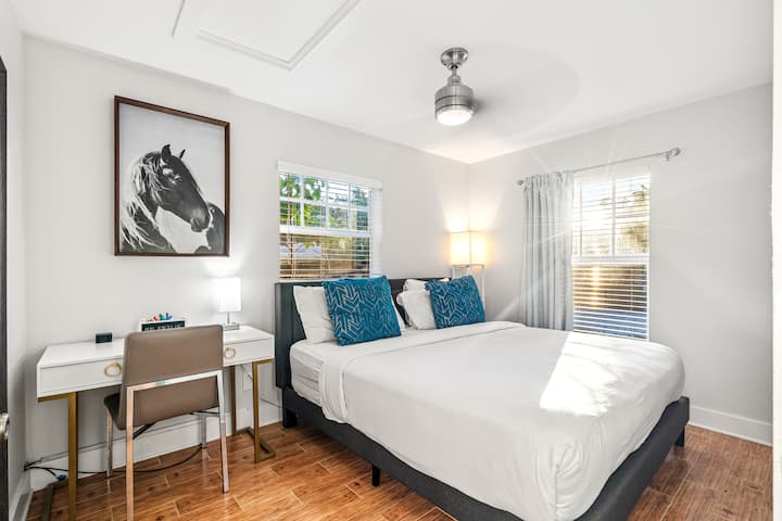 Bliss Villa 4 bedroom with king bed and remote work desk