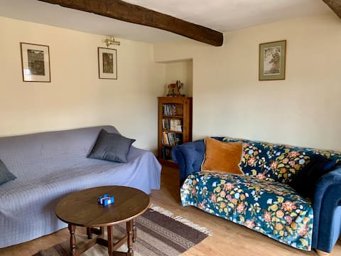 Top Airbnb: Charming extended old cottage near town centre in Bakewell