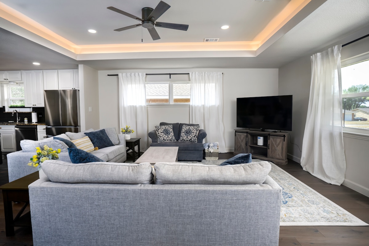 Top Airbnb: Hillside Haven off Main - Frisco Rail District in Frisco