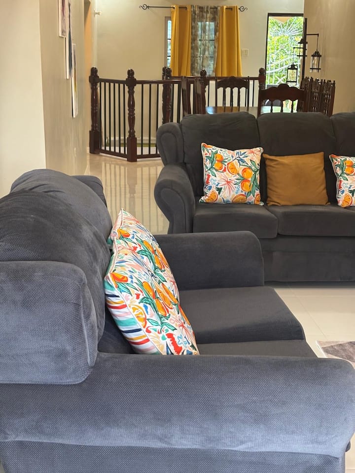 Cozy 3br Retreat W/ac & Modern Comforts / Sp Town - Jamaica