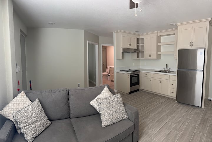 Cozy Farm Guest Suite - Lemoore, CA