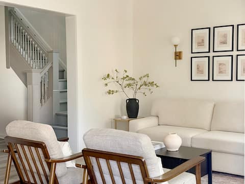 Top Airbnb: Blue Historic House by Cle Clinic, CWRU, Museums in Hough