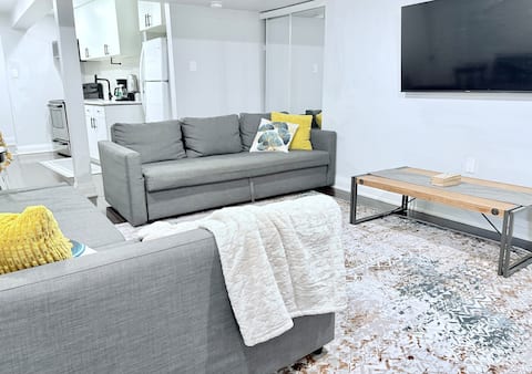 Successful Airbnb property: Sunny Side (parking and laundry included) in Central Erin Mills