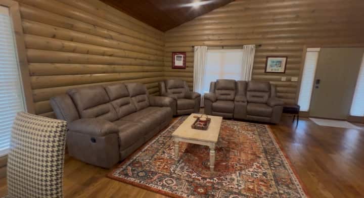 Crimson Cabin On The Lake - Tuscaloosa, AL