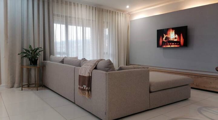 Luxe Self Catering 3 Bedroom Home & Beautiful View - Nongoma