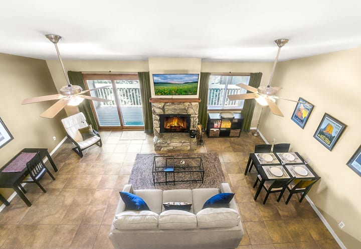 ~Mountain View! ~Balcony! ~Fireplace! - Flagstaff, AZ