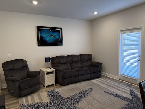 Top Airbnb: Gulf Breeze Getaway by the Sea, by community pool in Midway