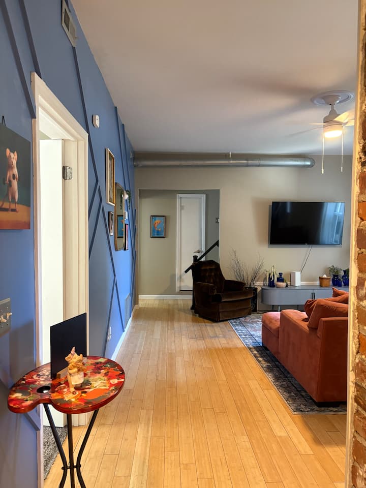Funky Condo - 2 Bdrm, Walk To Downtown Omaha! - オマハ, NE