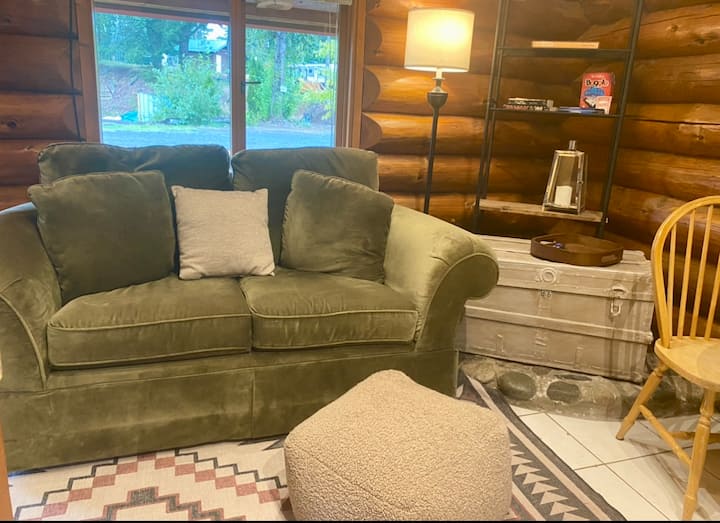 Charming Lake Bunkie - Quadra Island
