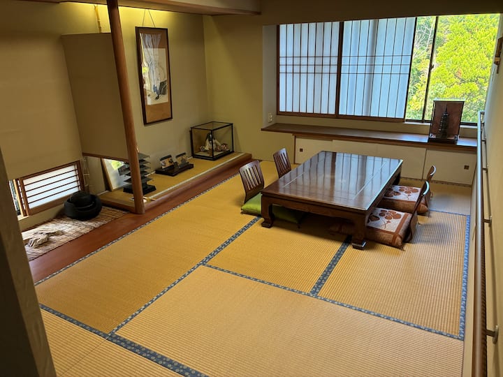 Spavaća soba u japanskom stilu na 2. katu s futonima za 3 osobe