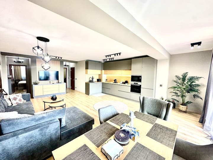 Moni House Sea View Apartment For Rent - Baltschik