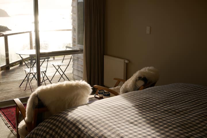 Luxury Bed And Breakfast At The End Of The Earth - Stewart Island
