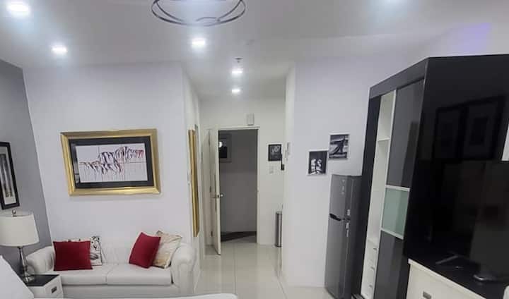Luxury Studio With Pool, Gym In Kandi Palace - Angeles