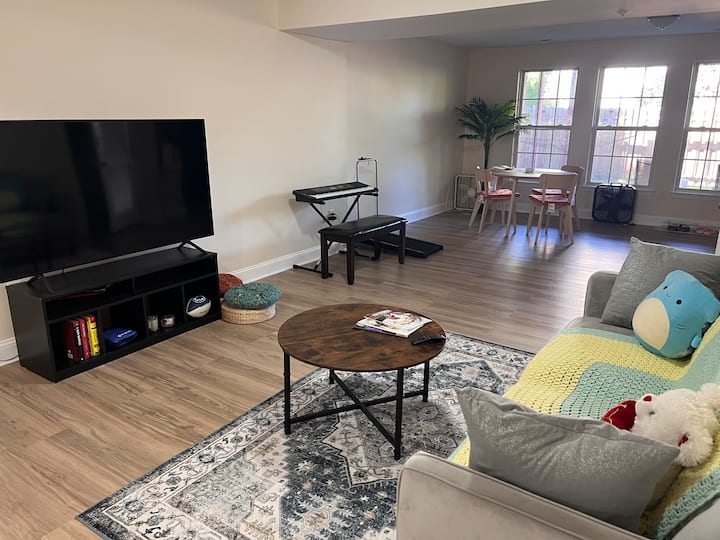 Bright And Spacious Walkout Unit - Frederick, MD