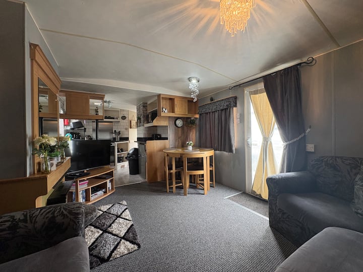 8 Berth Caravan To Let On The Sealands The Point - Ingoldmells