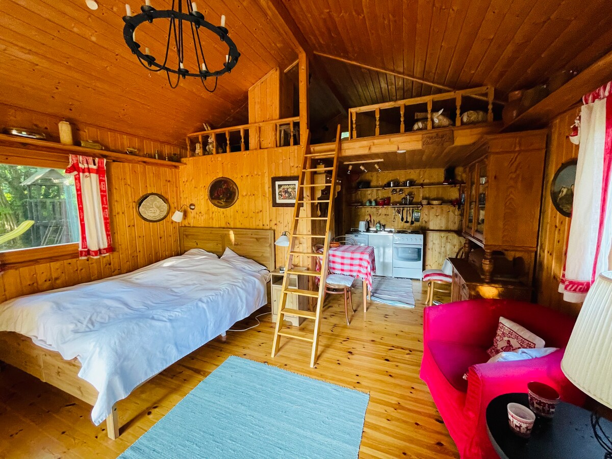 Erfolgreiche Airbnb-Immobilie: Tiny Nature Cabin with Lake Access in Rahnsdorf