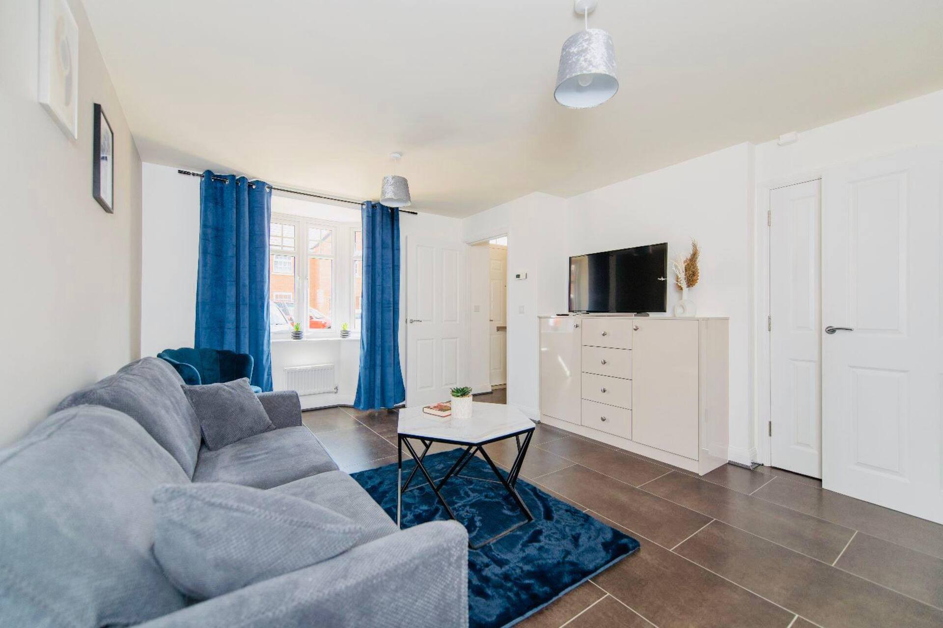 Contractors |Sleeps 6|family|2.5Bath|FREE PARKINg
