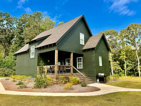 Lake Martin Cottage|Lake Views + Golf Cart