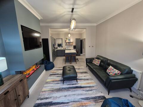 Successful Airbnb property: Central Portrush gem by the station in Causeway